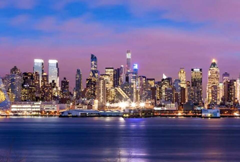 Million Dollar Manhattan View - Short Ferry to Manhattan! - Weehawken, New Jersey