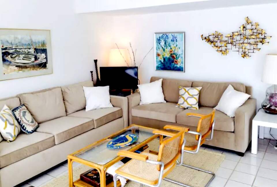 Beautiful Overwater Townhouse - Great Harbour Cay, Bahamas