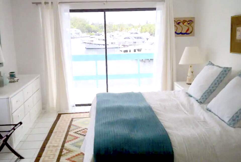 Beautiful Overwater Townhouse - Great Harbour Cay, Bahamas
