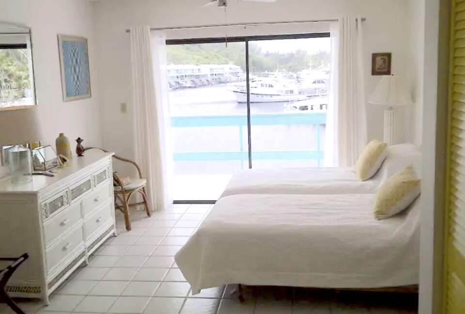 Beautiful Overwater Townhouse - Great Harbour Cay, Bahamas