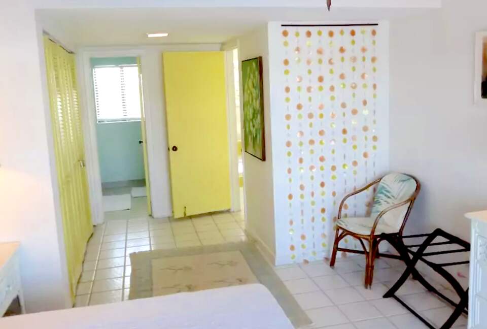 Beautiful Overwater Townhouse - Great Harbour Cay, Bahamas