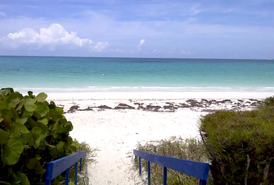Beautiful Overwater Townhouse - Great Harbour Cay, Bahamas