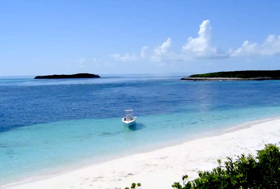 Beautiful Overwater Townhouse - Great Harbour Cay, Bahamas
