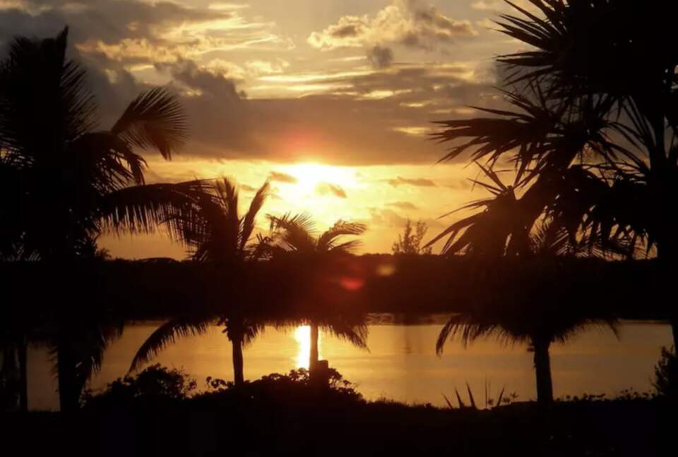 Beautiful Overwater Townhouse - Great Harbour Cay, Bahamas
