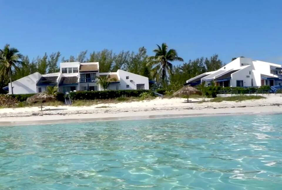 Beautiful Beachfront Double Villa - Great Harbour Cay, Bahamas
