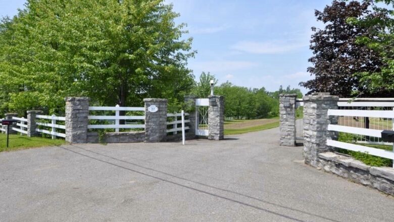 Ile d'Orléans Mansion (near Old Quebec City) - Ste-Pétronille, Canada