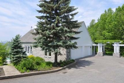 Ile d'Orléans Mansion (near Old Quebec City) - Ste-Pétronille, Canada