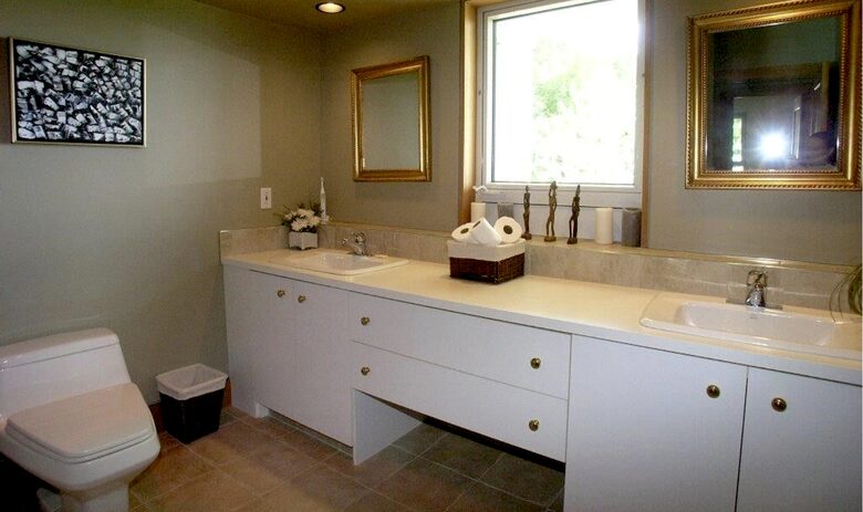 Ile d'Orléans Mansion (near Old Quebec City) - Ste-Pétronille, Canada