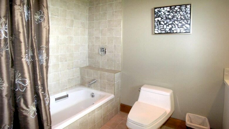 Ile d'Orléans Mansion (near Old Quebec City) - Ste-Pétronille, Canada