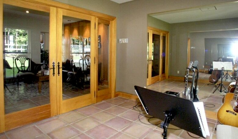 Ile d'Orléans Mansion (near Old Quebec City) - Ste-Pétronille, Canada