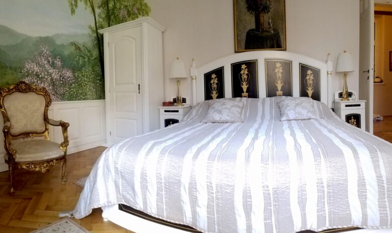 Picturesque Neoclassical Prague Flat - Prague, Czechia