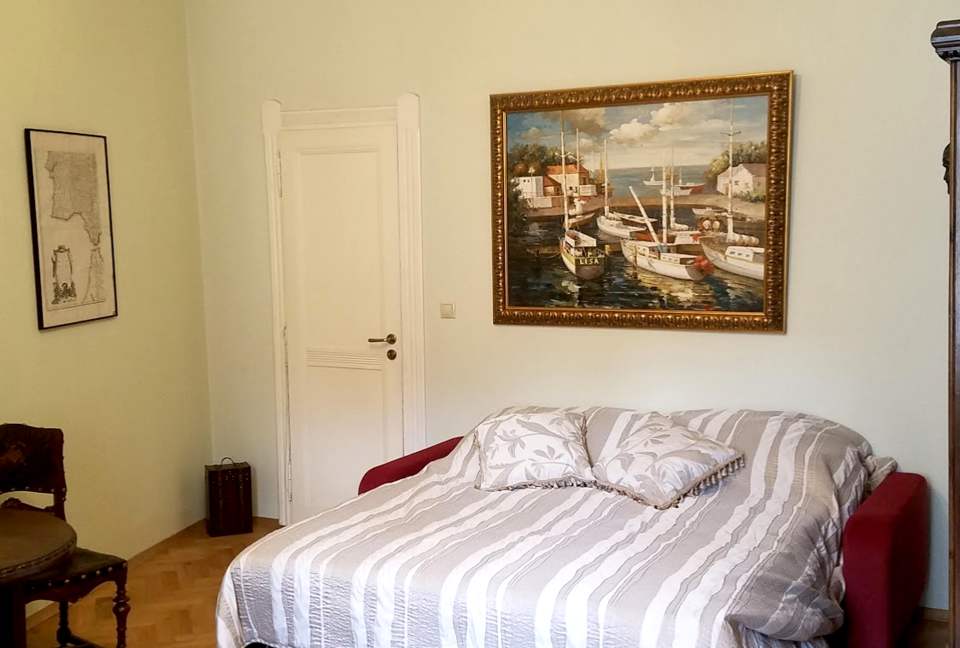 Picturesque Neoclassical Prague Flat - Prague, Czechia