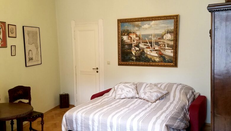 Picturesque Neoclassical Prague Flat - Prague, Czechia