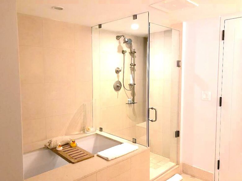 Ocean View Carillon Luxury Wellness Resort - Miami Beach, Florida