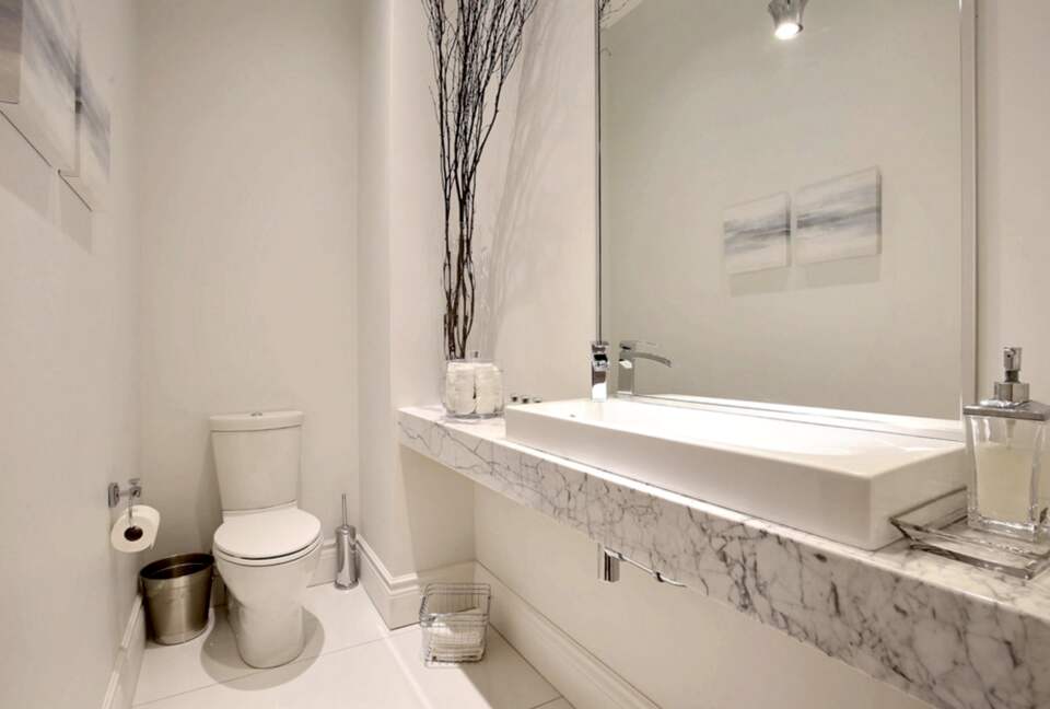 Luxurious Montreal Flat Facing Lafontaine Park - Montreal, Canada