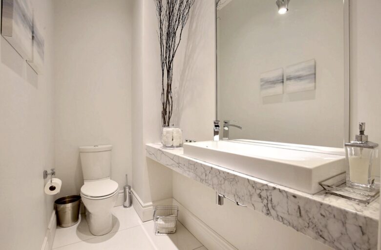 Luxurious Montreal Flat Facing Lafontaine Park - Montreal, Canada