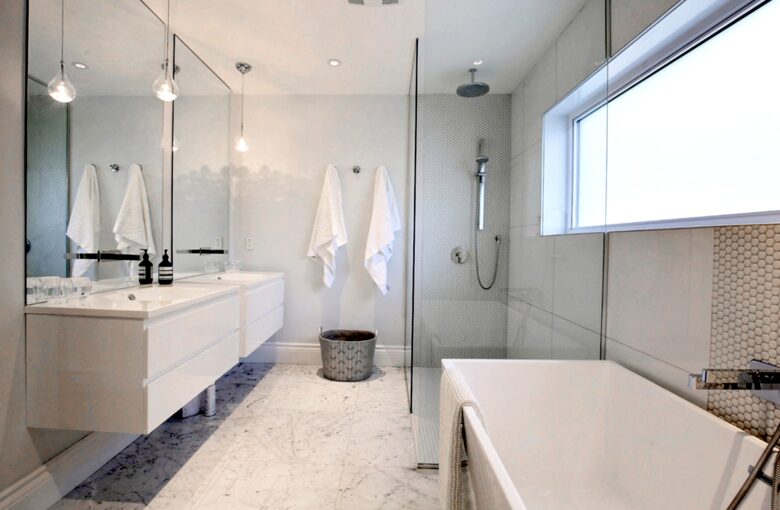 Luxurious Montreal Flat Facing Lafontaine Park - Montreal, Canada