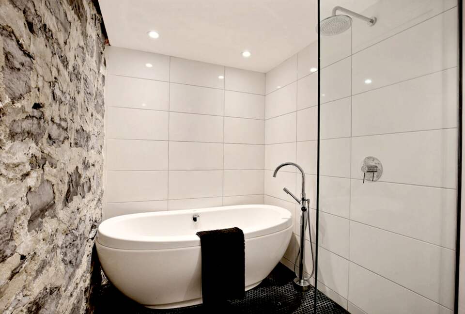 Luxurious Montreal Flat Facing Lafontaine Park - Montreal, Canada