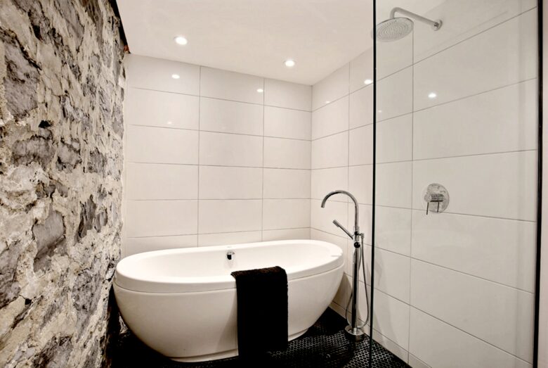 Luxurious Montreal Flat Facing Lafontaine Park - Montreal, Canada