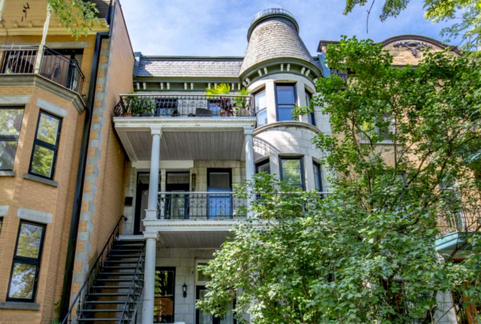 Luxurious Montreal Flat Facing Lafontaine Park - Montreal, Canada