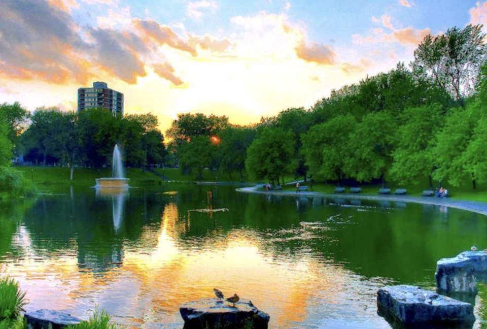 Luxurious Montreal Flat Facing Lafontaine Park - Montreal, Canada