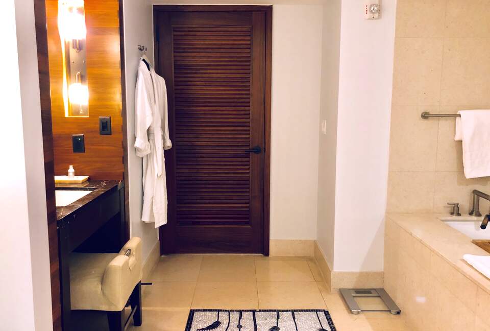 Ocean View Carillon Luxury Wellness Resort - Miami Beach, Florida