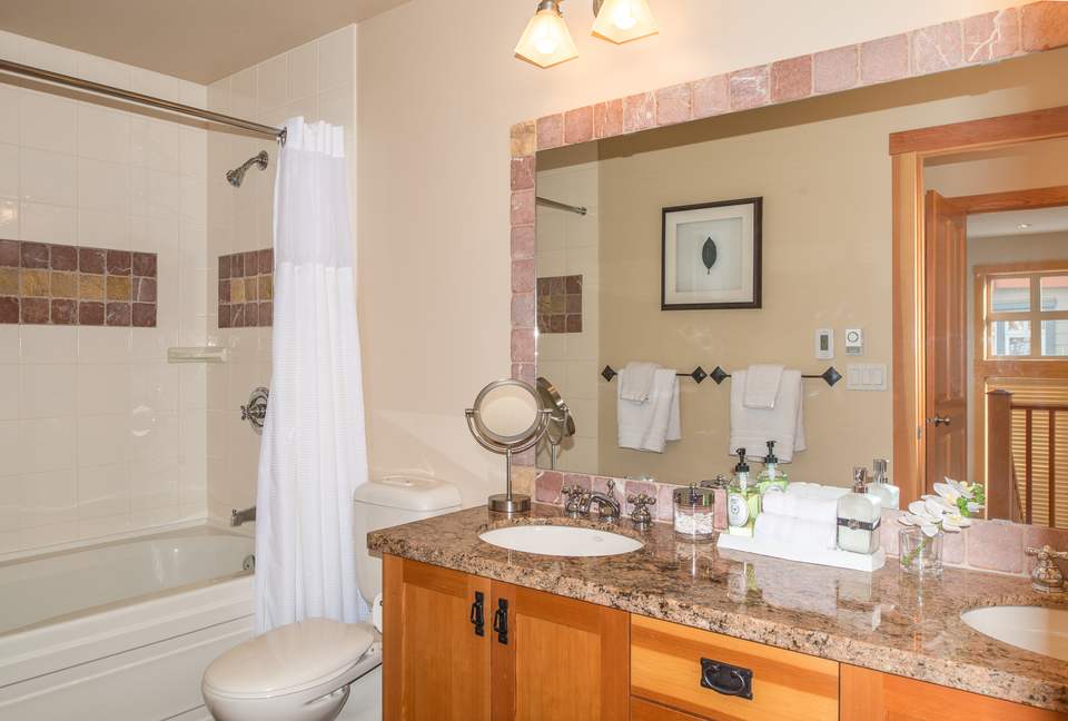 Lone Wolf Chalet Panorama Mountain - Panorama, Canada