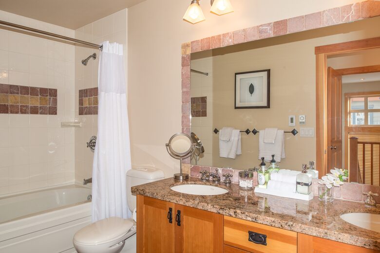 Lone Wolf Chalet Panorama Mountain - Panorama, Canada