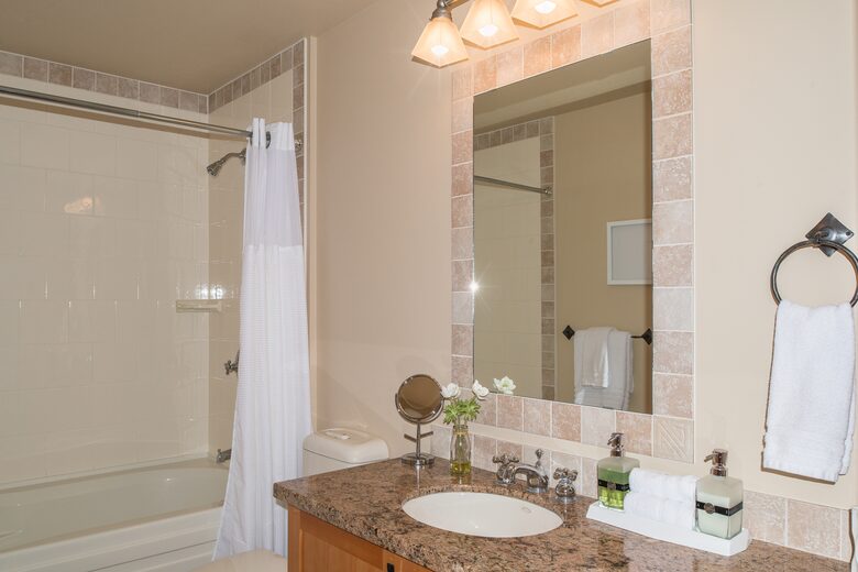 Lone Wolf Chalet Panorama Mountain - Panorama, Canada