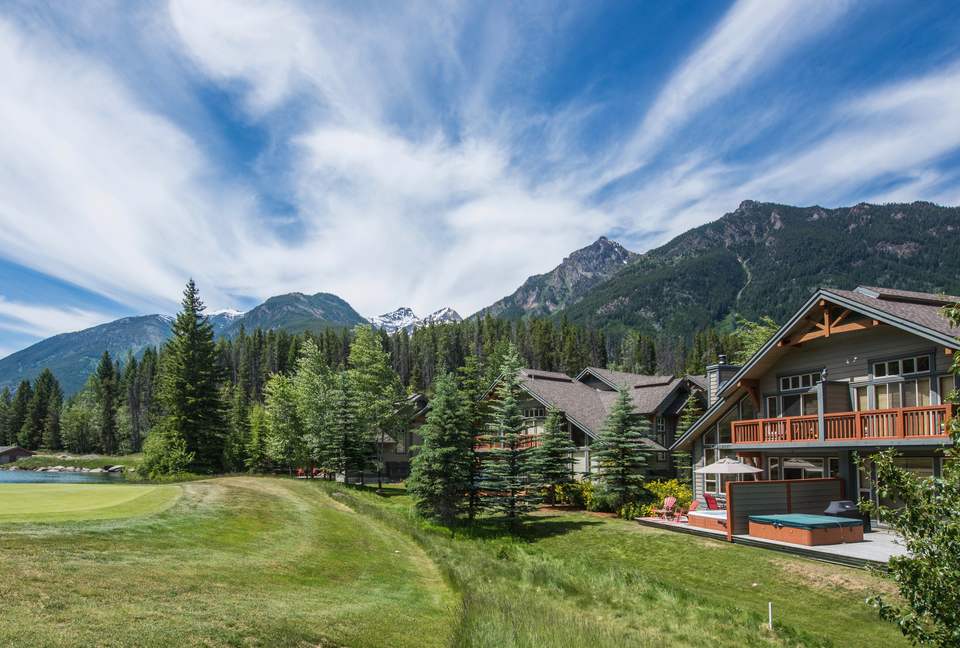 Lone Wolf Chalet Panorama Mountain - Panorama, Canada
