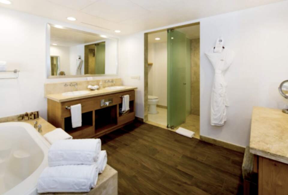 Baja Point (Formerly Grand Regina) Oceanside Luxury Residence - San Jose del Cabo, Mexico