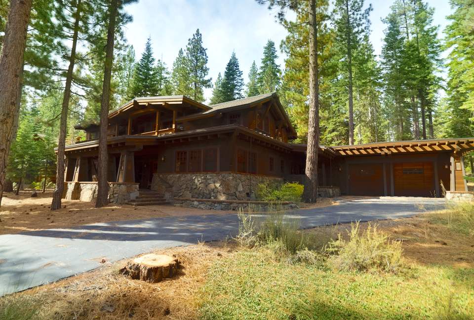 Forested Tahoe Mountain Lodge - Truckee, California