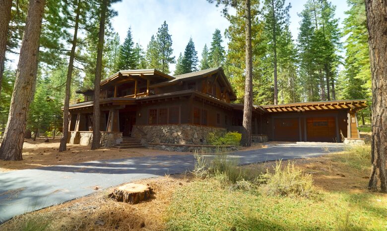 Forested Tahoe Mountain Lodge - Truckee, California