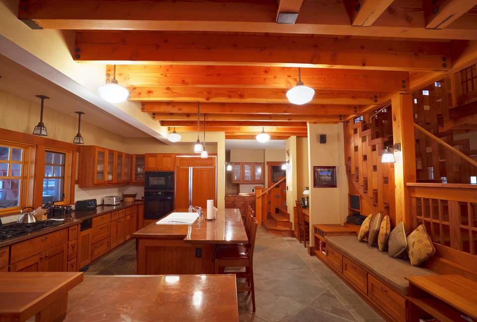 Forested Tahoe Mountain Lodge - Truckee, California