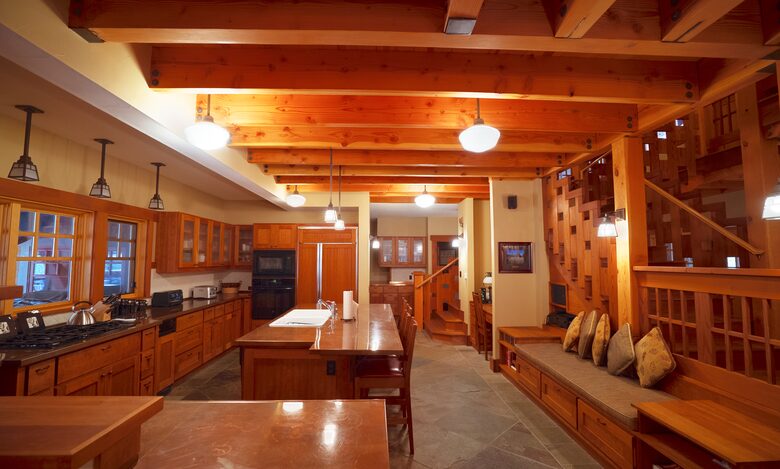 Forested Tahoe Mountain Lodge - Truckee, California