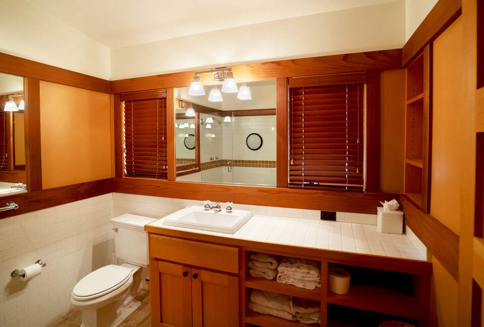 Forested Tahoe Mountain Lodge - Truckee, California