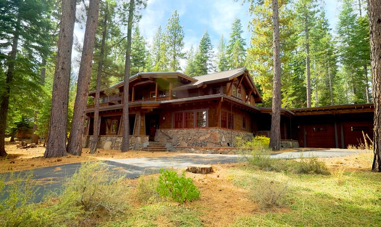Forested Tahoe Mountain Lodge - Truckee, California