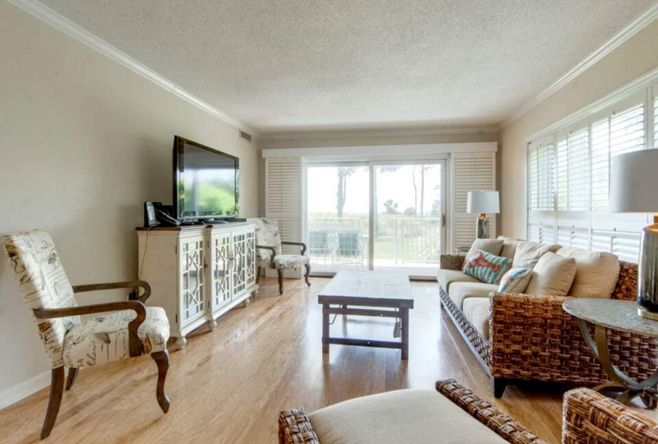 Relax and enjoy ocean front villa , private covered patio, 1st floor, no stairs - Hilton Head, South Carolina