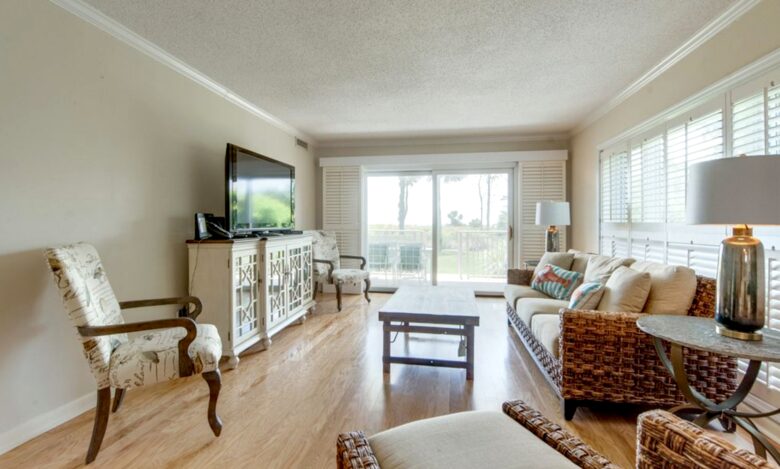 Relax and enjoy ocean front villa , private covered patio, 1st floor, no stairs - Hilton Head, South Carolina