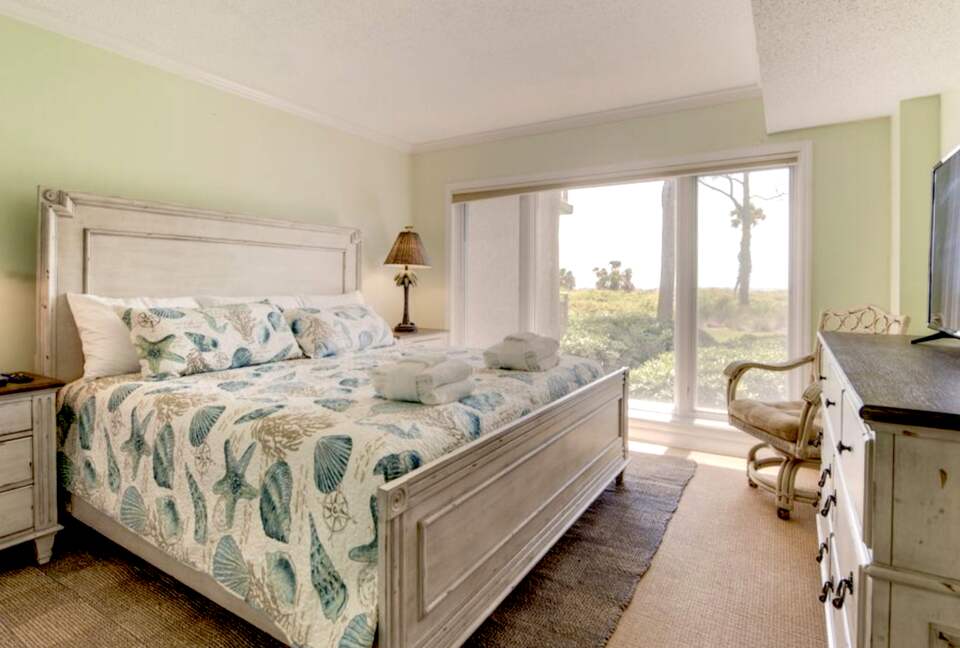 Relax and enjoy ocean front villa , private covered patio, 1st floor, no stairs - Hilton Head, South Carolina