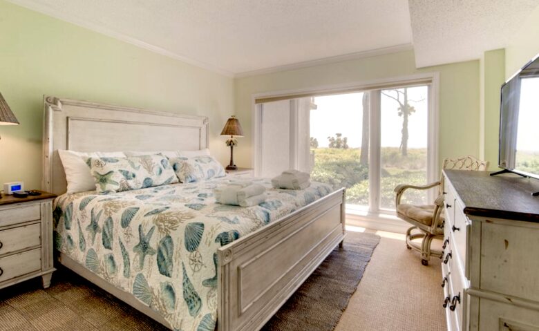 Relax and enjoy ocean front villa , private covered patio, 1st floor, no stairs - Hilton Head, South Carolina