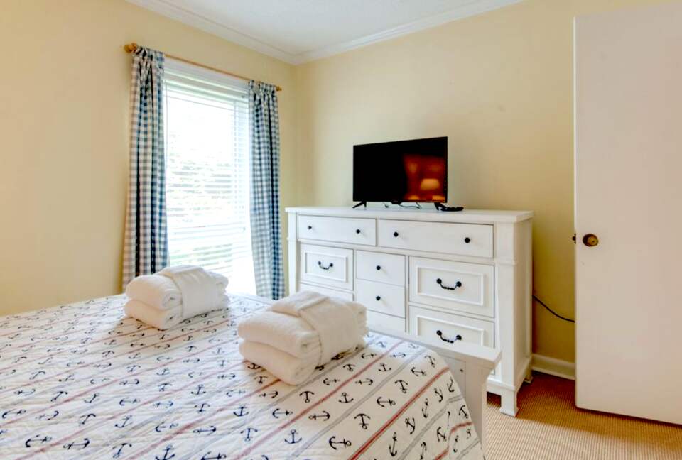 Relax and enjoy ocean front villa , private covered patio, 1st floor, no stairs - Hilton Head, South Carolina