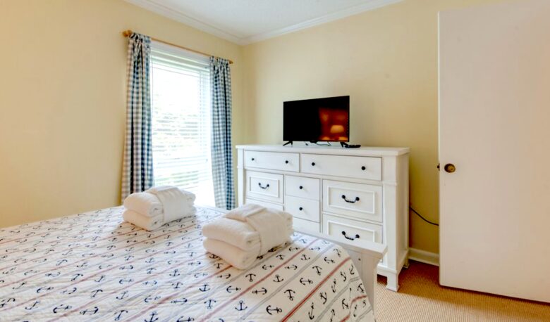 Relax and enjoy ocean front villa , private covered patio, 1st floor, no stairs - Hilton Head, South Carolina