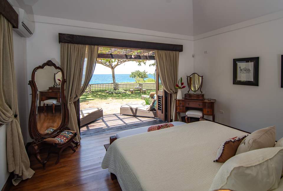 Ocean Front Caribbean Sea Villa - Brown Shuggah (Ocho Rios) - Llandovery Estate, Jamaica