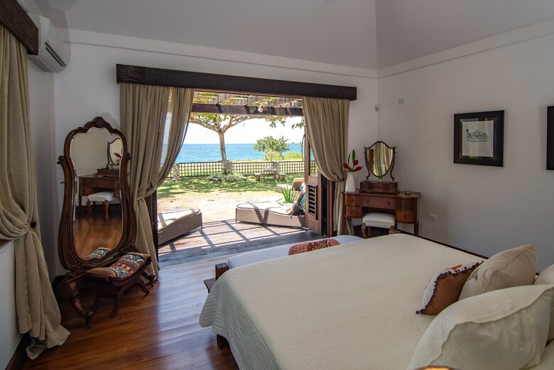 Ocean Front Caribbean Sea Villa - Brown Shuggah (Ocho Rios) - Llandovery Estate, Jamaica