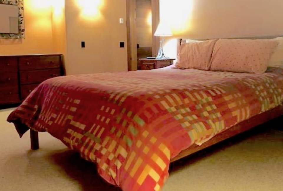 Forested Tahoe Mountain Lodge - Truckee, California