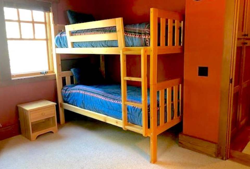 Forested Tahoe Mountain Lodge - Truckee, California