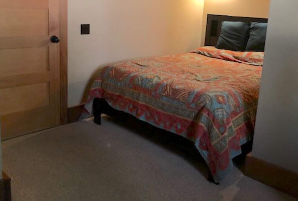 Forested Tahoe Mountain Lodge - Truckee, California