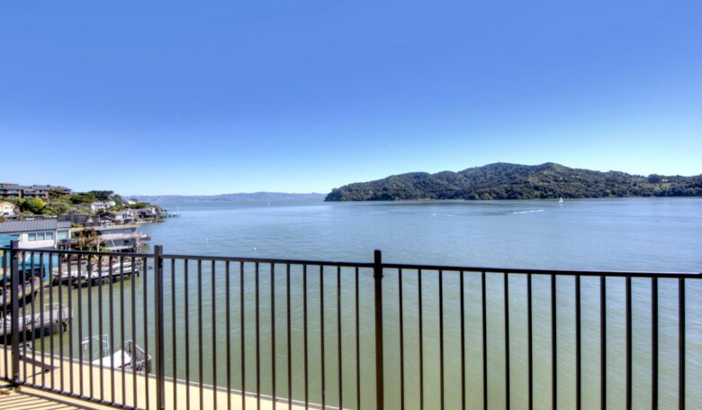 Waterfront Apartment: A Ferry Away From San Francisco! - Tiburon, California