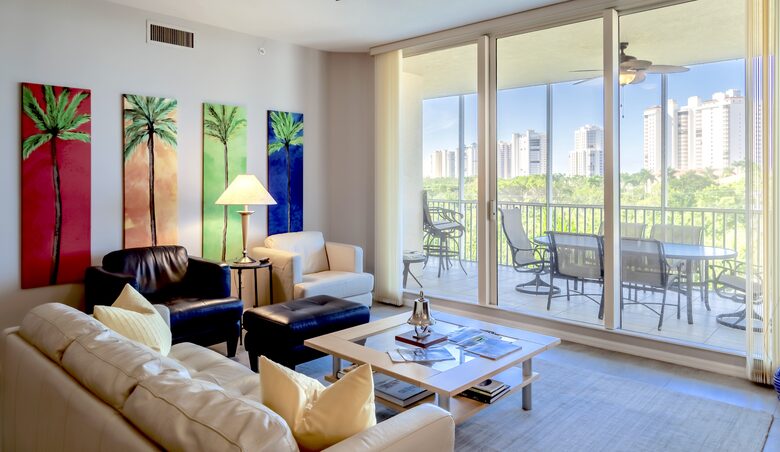 Rare 3 bed, 3 bath condo walkable to the Best Beach in Naples! - Naples, Florida